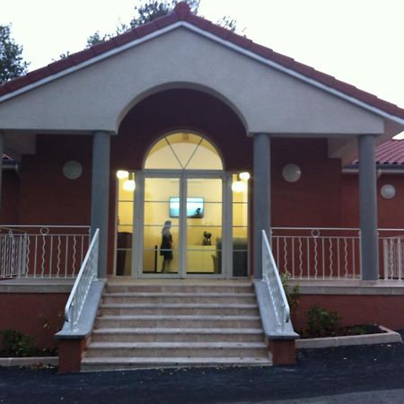 Hostellerie Del Matin Calme Montverdun Exterior foto